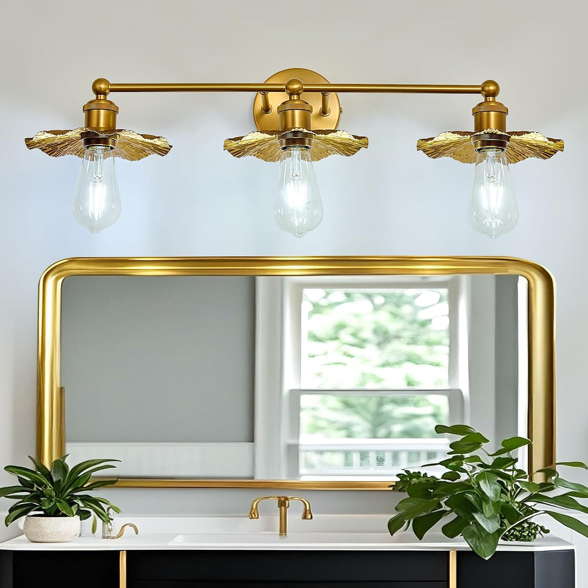 3 Light Vintage Vanity Light Gold Bathroom Light Fixtures Over Mirror.