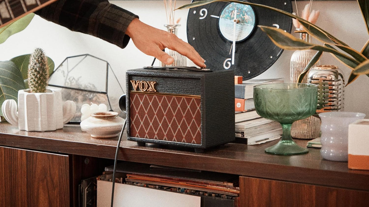 Vox AC MINI Compact 10W Guitar Amp w/Analog Dynamic Response Circuit